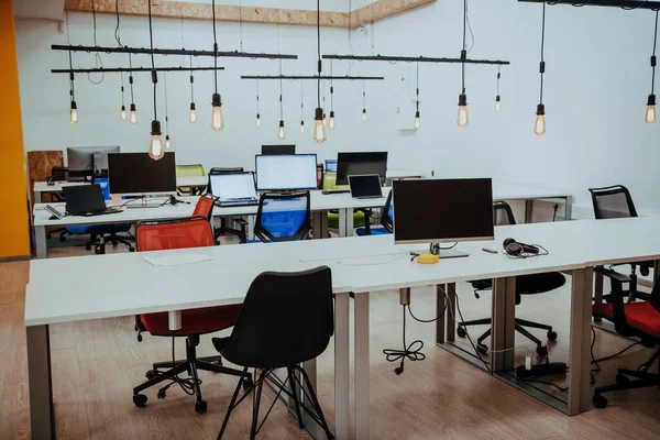 Leere Keine Menschen Öffnen Raum Kreative Working Center Arbeitsplatz Schreibtische — Stockfoto