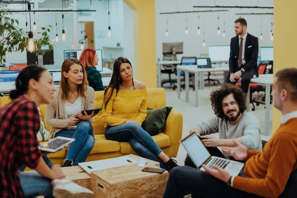 Grupo Multiétnico Funcionários Que Trabalham Uma Empresa Marketing Grupo Colegas — Fotografia de Stock