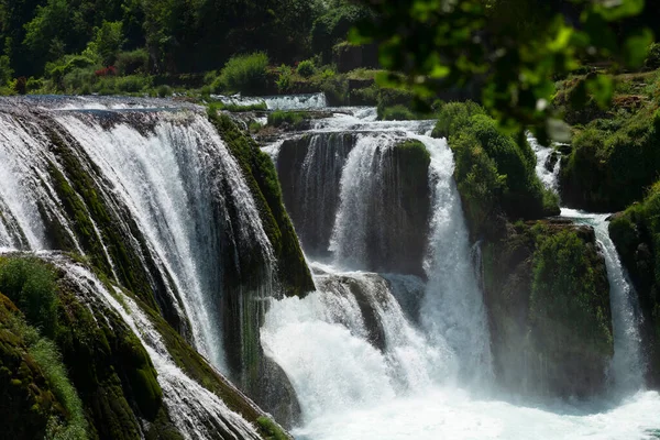 Krásná Říční Vodopád Krajina Příroda Létě Čistá Voda Les Kvalitní — Stock fotografie