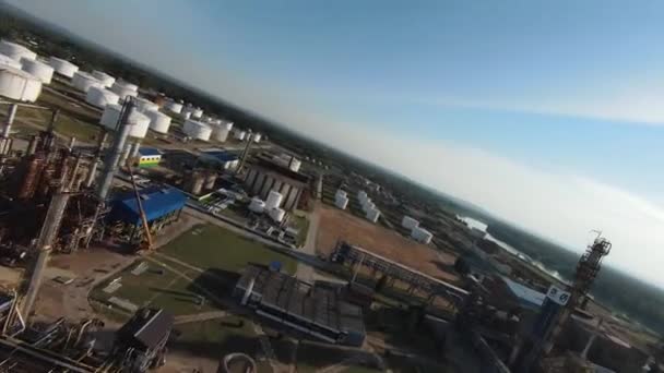 Αεροφωτογραφία Πάνω Προς Κάτω Πάνω Από Διυλιστήριο Πετρελαίου Χημικό Εργοστάσιο — Αρχείο Βίντεο