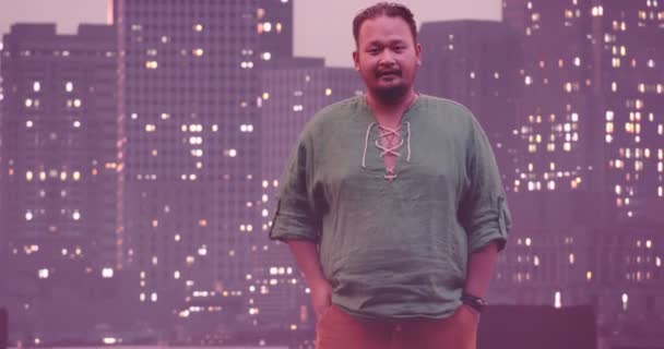 Porträtt Ung Pacific Islander Affärsman Avslappnade Kläder Eller Hipster Tittar — Stockvideo