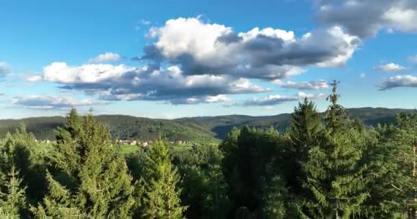 Panorama Pięknej Wsi Rumunii Słoneczne Popołudnie Wspaniały Wiosenny Krajobraz Górach — Wideo stockowe