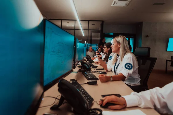 Group Female Security Operators Working Data System Control Room Technical — Stockfoto