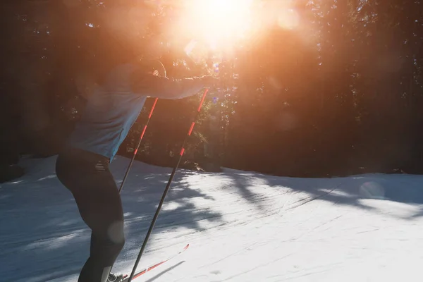 Скандинавские Лыжи Лыжные Гонки Классическая Техника Практикуется Человеком Красивой Панорамной — стоковое фото