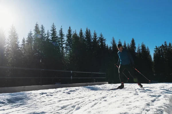 Σκανδιναβικό Σκι Cross Country Σκι Κλασική Τεχνική Ασκείται Από Τον — Φωτογραφία Αρχείου