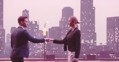 New York 'un göbeğinde şık günlük giysiler içinde genç ve çoklu etnik iş çiftlerinin orta ölçekli fotoğraflarını çekiyoruz. Birbirlerini tokalaşarak selamlıyorlar. Yüksek kalite 8K görüntü