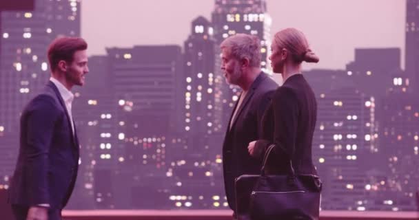 Adamları Grubu Toplantısı New York City Skyline Caddesi Nde Arka — Stok video