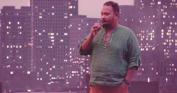 Porträtt Ung Pacific Islander Affärsman Avslappnade Kläder Eller Hipster Tittar — Stockvideo