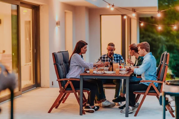 Group Young Diverse People Having Dinner Terrace Modern House Evening — Stock Photo, Image