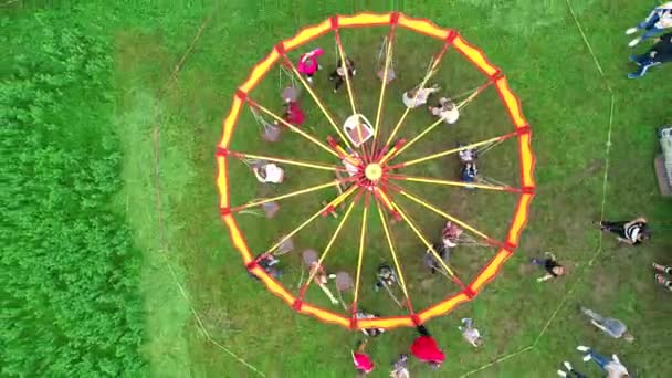Karnaval Atlıkarınca Hava Manzarası Izleme Rotasyon Çekimi Yüksek Kalite Görüntü — Stok video