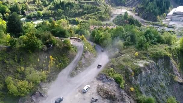 Ormanlardaki Toprak Bir Patikada Atv Kuadlarının Hava Aracı Görüntüsü Road — Stok video