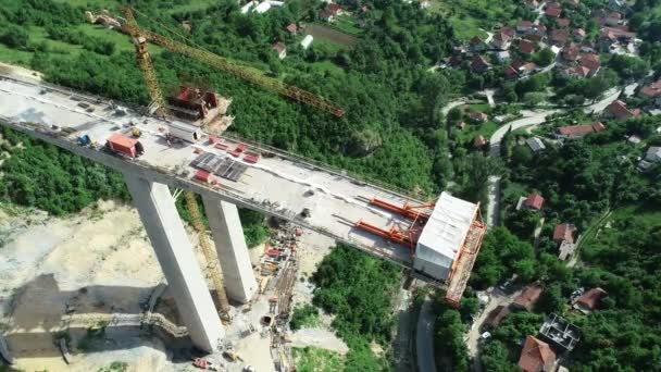 Luchtdrone Zicht Snelweg Brug Weg Aanbouw Bouw Van Het Viaduct — Stockvideo