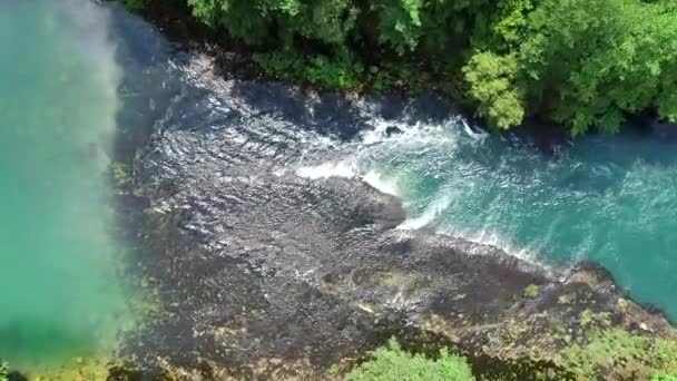 Чудовий Водоспад Зеленому Лісі Вид Зверху Річка Каньйоні Повітряний Дрон — стокове відео