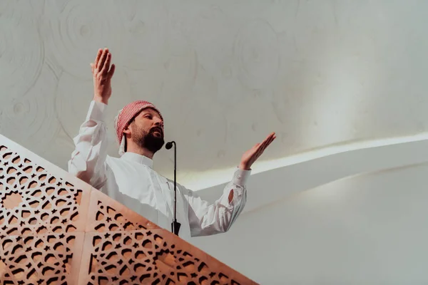 Moslims Arabische Imam Houdt Een Toespraak Vrijdagmiddag Gebed Moskee Moslims — Stockfoto