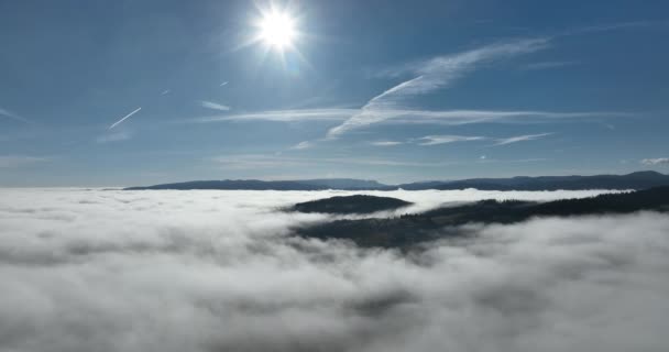 Voo Drone Sobre Nuvens Durante Nascer Sol Voe Através Das — Vídeo de Stock