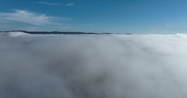 Let Dronem Nad Mraky Během Východu Slunce Leť Přes Mraky — Stock video