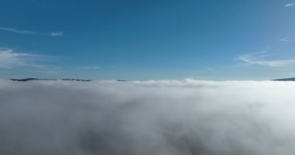Drohnenflug Über Den Wolken Bei Sonnenaufgang Fliege Durch Die Wolken — Stockvideo