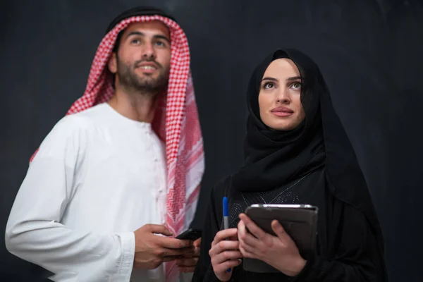 Young Muslim Business Couple Arabian Man Woman Fashionable Hijab Dress — Foto de Stock