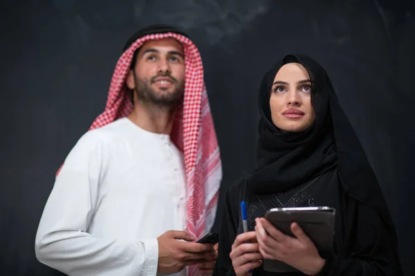 Young Muslim Business Couple Arabian Man Woman Fashionable Hijab Dress —  Fotos de Stock
