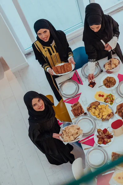 Top View Muslim Family Having Iftar Dinner Drinking Water Break — Foto Stock