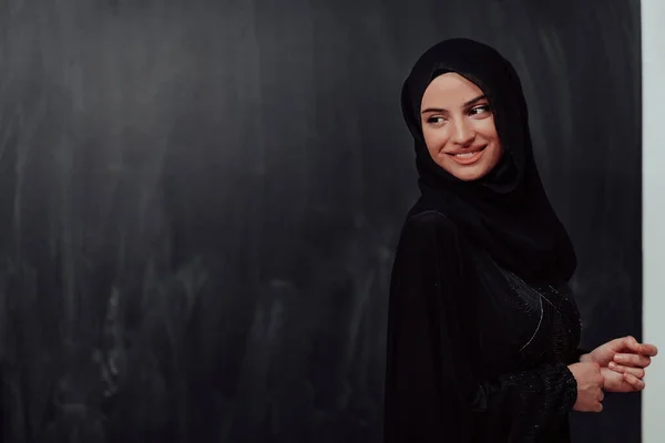 Portrait Young Muslim Woman Making Dua High Quality Photo — Foto de Stock