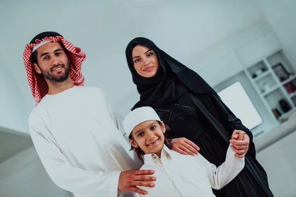 Portrait Young Happy Arabian Muslim Family Couple Son Traditional Clothes — Stock Fotó