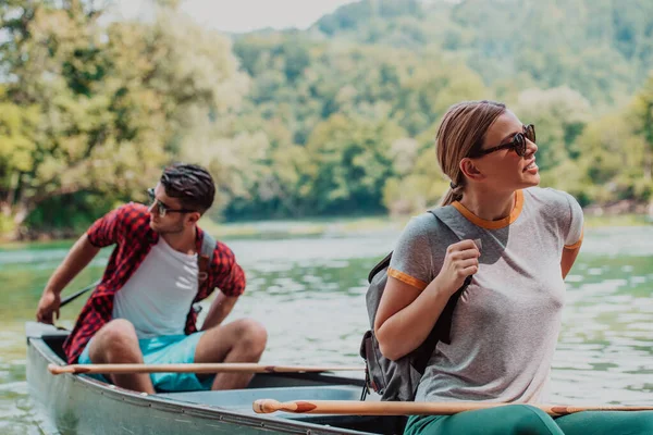 Couple Adventurous Explorer Friends Canoeing Wild River Surrounded Beautiful Nature — Stock Photo, Image