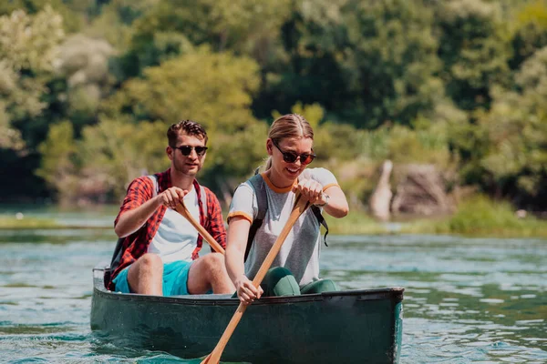Couple Adventurous Explorer Friends Canoeing Wild River Surrounded Beautiful Nature — Stock Photo, Image