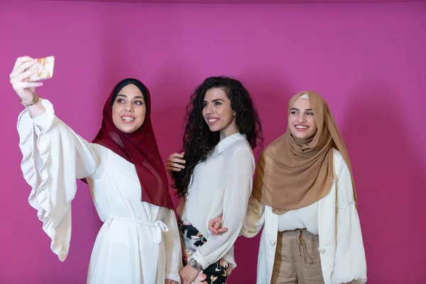 Group Beautiful Muslim Women Two Them Fashionable Dress Hijab Using — Zdjęcie stockowe
