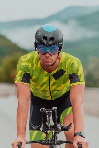 Active Triathlete Sportswear Protective Helmet Riding Bicycle Selective Focus — 图库照片