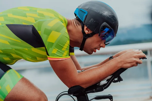 Close Photo Active Triathlete Sportswear Protective Helmet Riding Bicycle Selective — Stockfoto