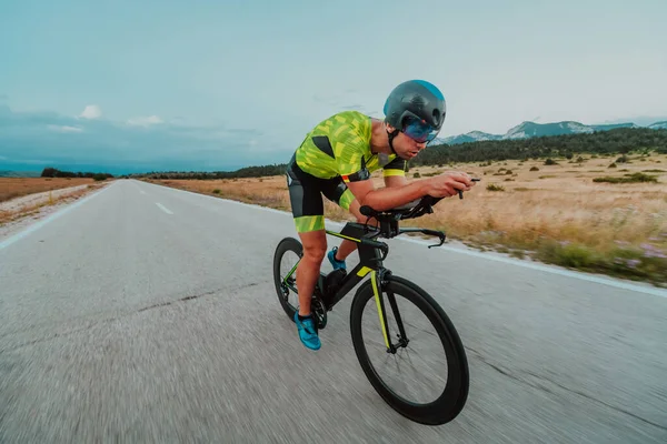 Full Length Portrait Active Triathlete Sportswear Protective Helmet Riding Bicycle – stockfoto