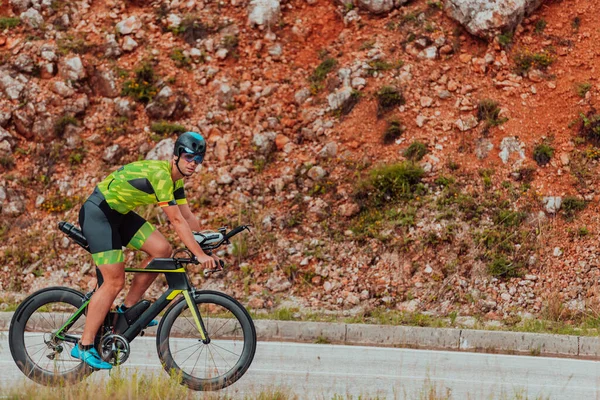 Full Length Portrait Active Triathlete Sportswear Protective Helmet Riding Bicycle — 图库照片