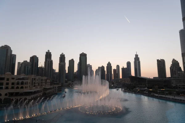 Dubai Singing Fountains Night Lake View Skyscrapers City Skyline Dusk — Foto de Stock