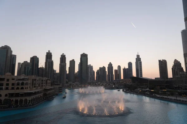 Dubai Singing Fountains Night Lake View Skyscrapers City Skyline Dusk — Foto de Stock