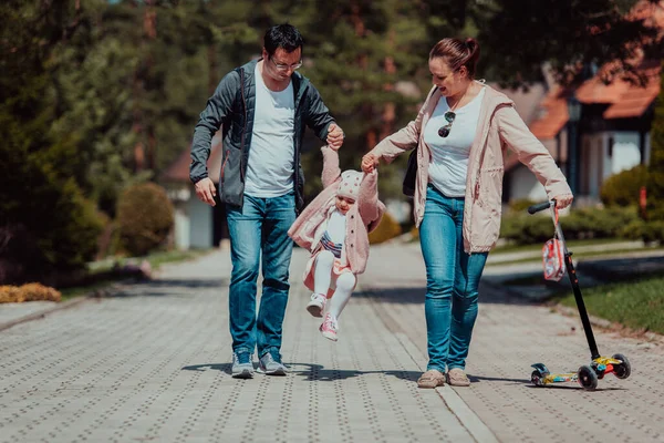 Family Fun Park Happy Family Spending Time Park Playing Daughter — Stock Photo, Image