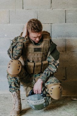 Üzgün askerin psikolojik sorunları var..