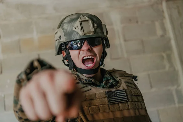 Jag Väljer Dig Soldat Med Utsträckt Hand Mot Kameran Visar — Stockfoto