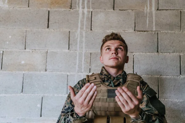 Muslim Soldier Special Forces Prays God Raising His Hands Starts — Stock Photo, Image