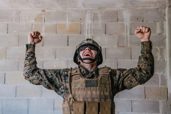 Success War Campaign Soldier Raised Hands Celebrates Successful Conquest Enemy — Stock Photo, Image