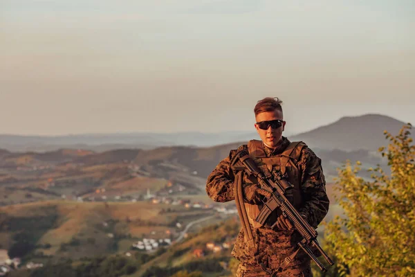 Asker Portresi Günbatımında Yerel Kahraman Şehir Efsanesi Gerçek — Stok fotoğraf