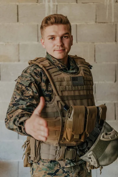 Jag Väljer Dig Soldat Med Utsträckt Hand Mot Kameran Visar — Stockfoto