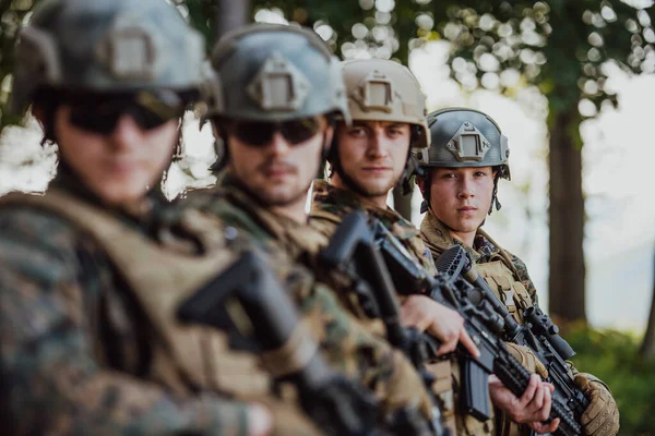 Katona Harcosok Állnak Együtt Fegyverekkel Csoport Portré Amerikai Hadsereg Elit — Stock Fotó