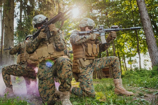 Combatientes Soldados Pie Junto Con Armas Fuego Retrato Grupo Miembros — Foto de Stock