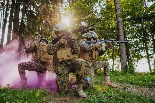 Combattenti Soldati Piedi Insieme Con Armi Ritratto Gruppo Membri Dell — Foto Stock
