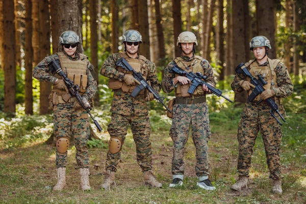Combattants Soldats Debout Avec Des Fusils Portrait Groupe Membres Élite — Photo