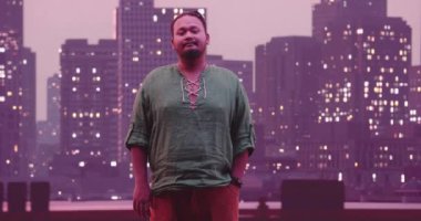 Metaverse siber uzay karakteri yapay zeka gerçekçi bir portre oluşturur genç bir iş adamının gündelik kıyafetleri içinde ya da kameraya bakan hipster gibi. Yüksek kalite 8K görüntü