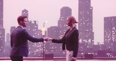 Metaverse siber uzay karakteri yapay zeka gerçekliği artırıyor genç, neşeli, çoklu etnik iş çifti buluşması, birbirini selamlıyor. Yüksek kalite 4K görüntü