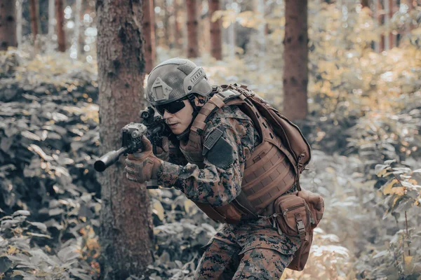 Soldat Guerre Moderne Service Dans Des Zones Forestières Denses Dangereuses — Photo