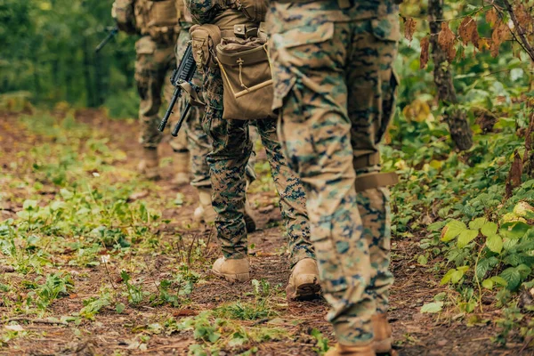 Moderne Oorlogsvoering Soldaten Squad Running Als Team Battle Formation — Stockfoto
